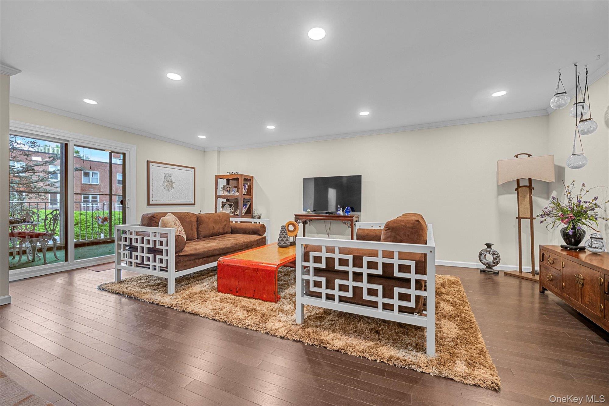 1390 Broadway # 107, Hewlett, NY 11557