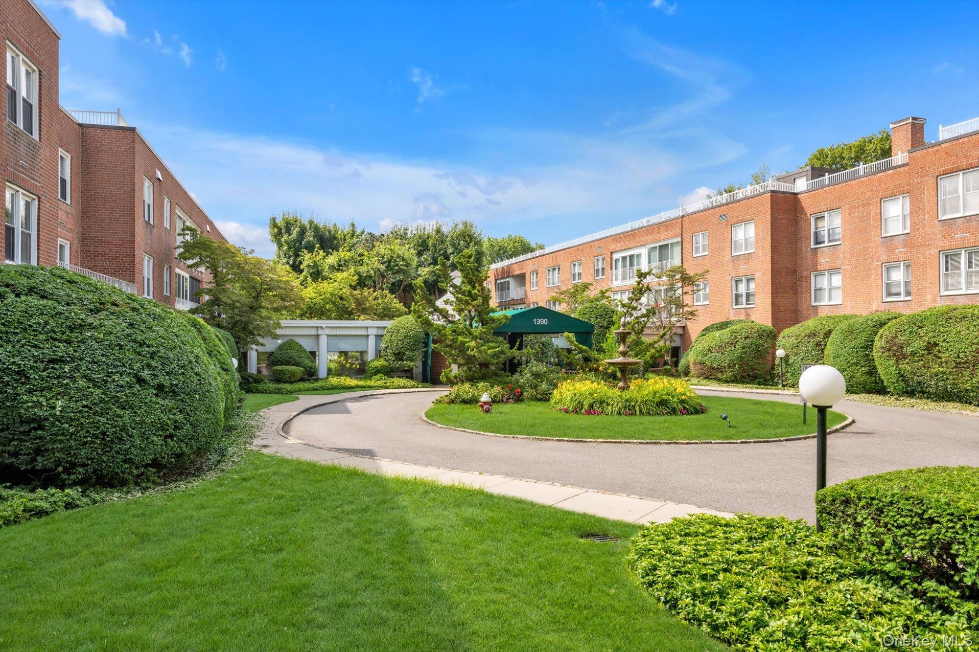 1390 Broadway # 107, Hewlett, NY 11557