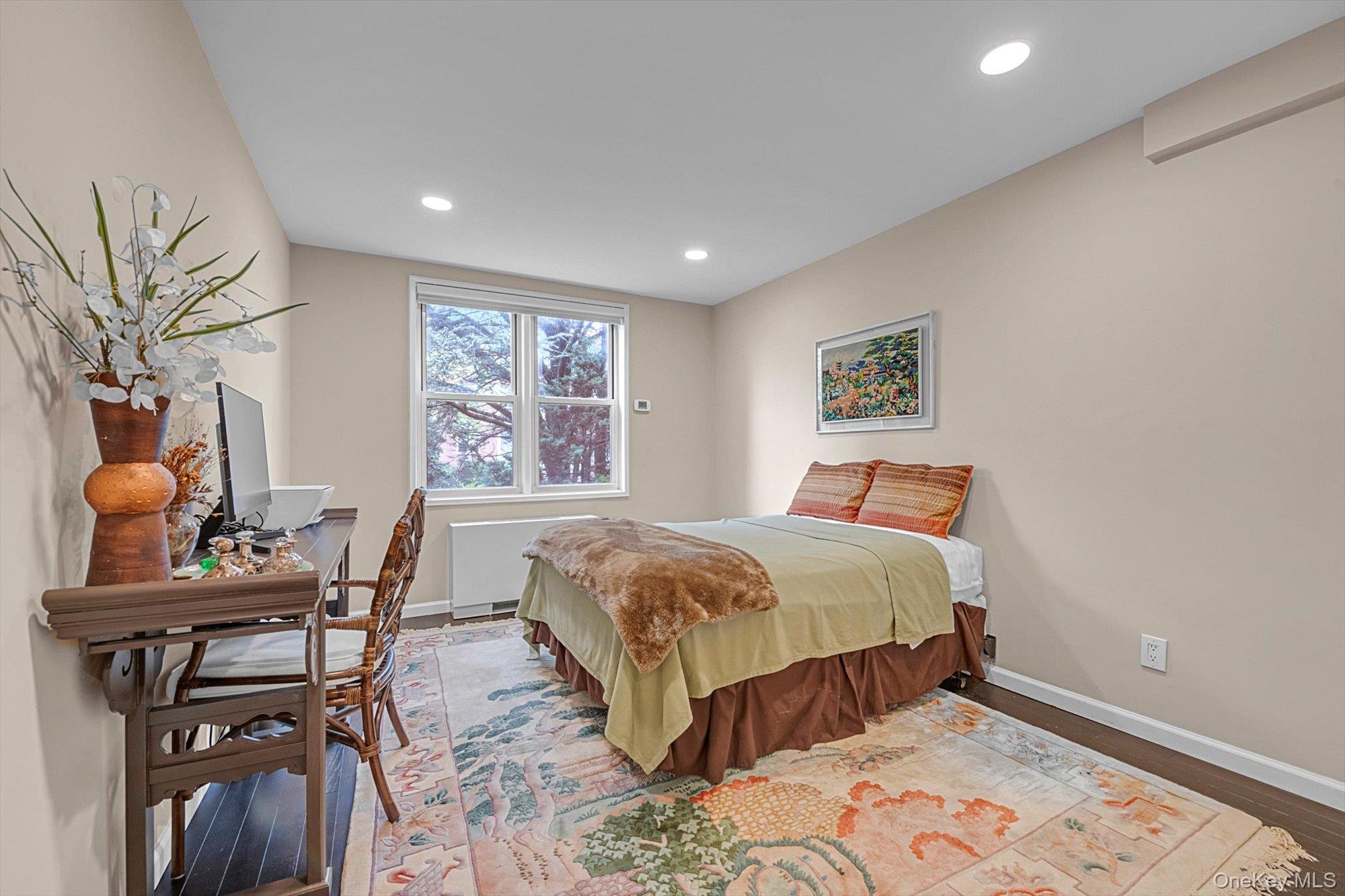 1390 Broadway # 107, Hewlett, NY 11557