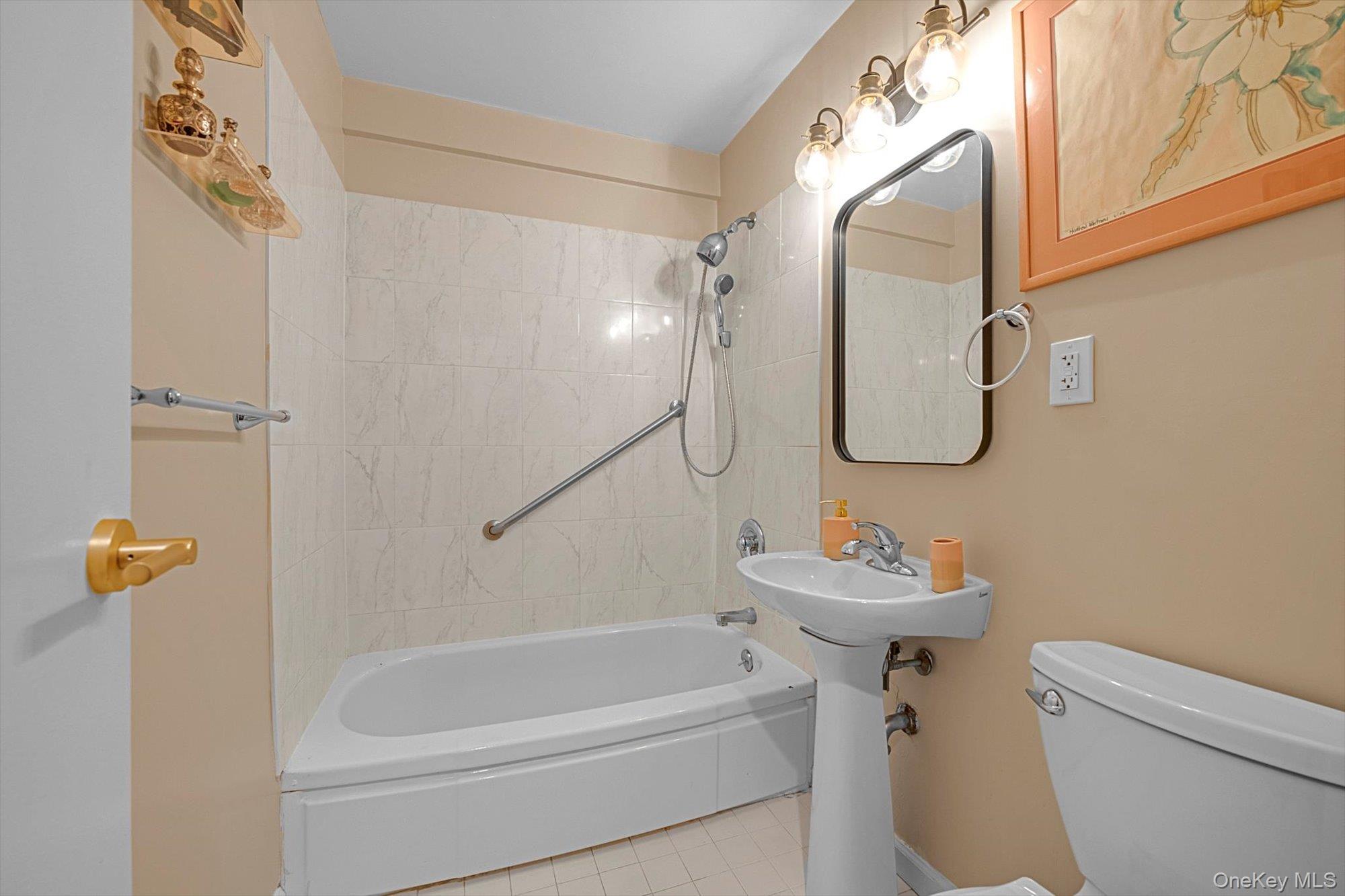 1390 Broadway # 107, Hewlett, NY 11557