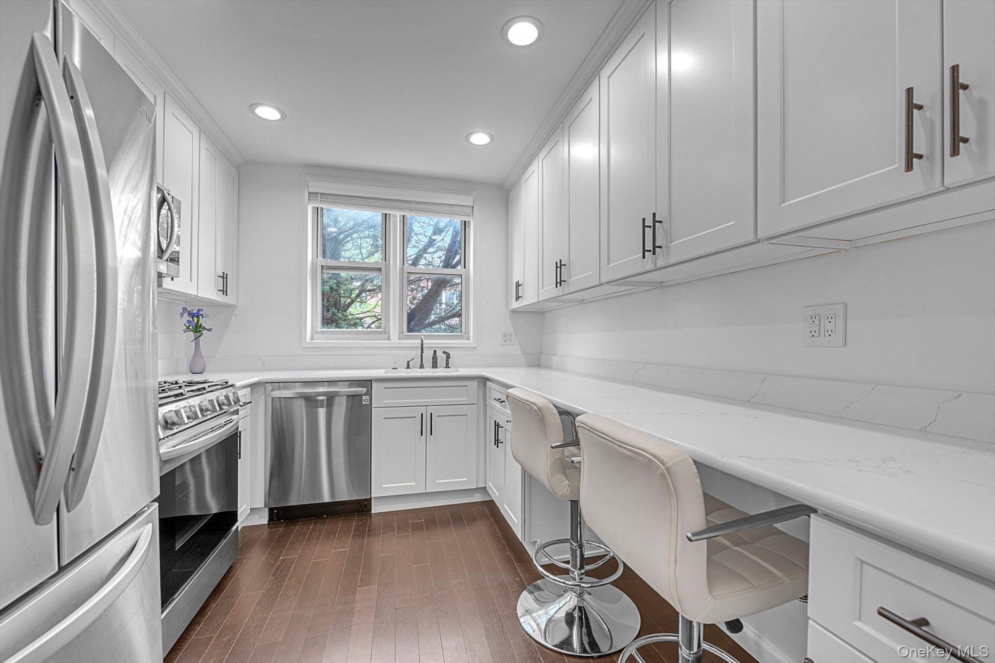 1390 Broadway # 107, Hewlett, NY 11557