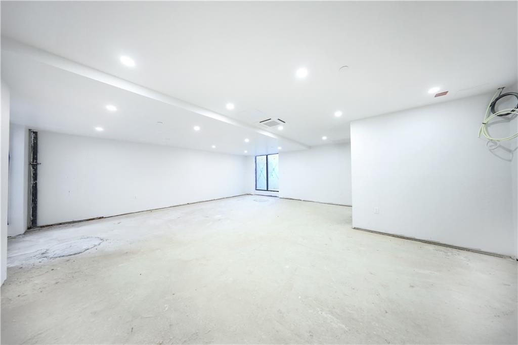 16502 Sanford Avenue, Flushing, NY 11358