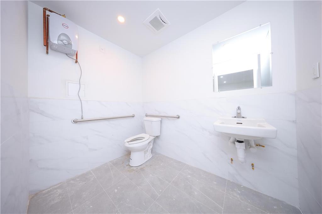 16502 Sanford Avenue, Flushing, NY 11358