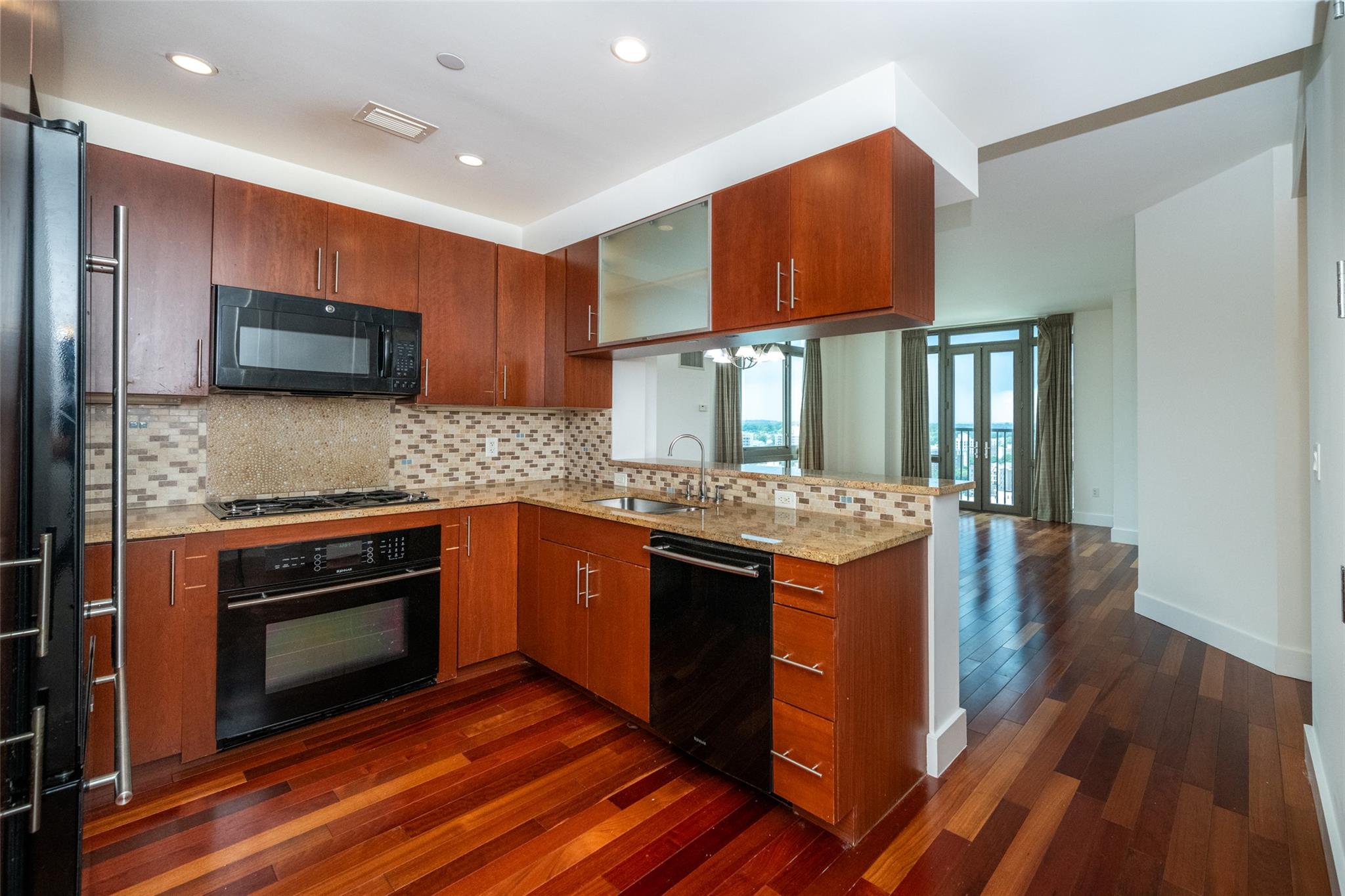 175 Huguenot. Street # 1607, New Rochelle, NY 10801