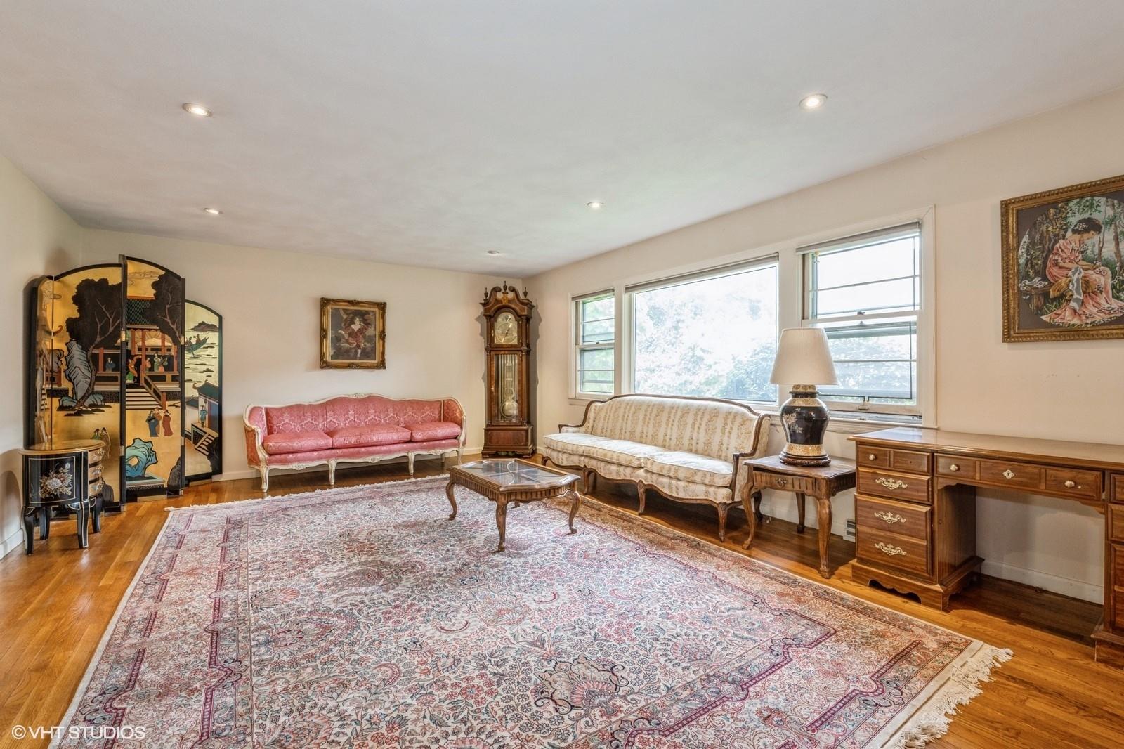 7 Ivy Lane, Lawrence, NY 11559