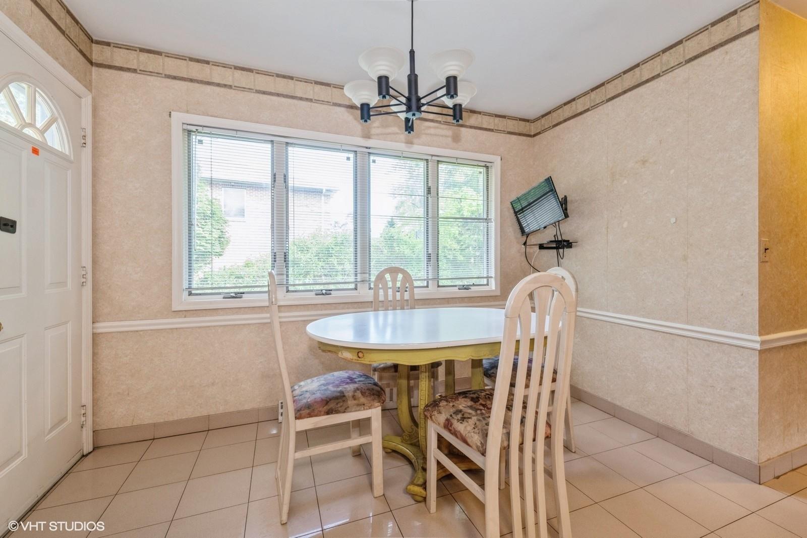 7 Ivy Lane, Lawrence, NY 11559