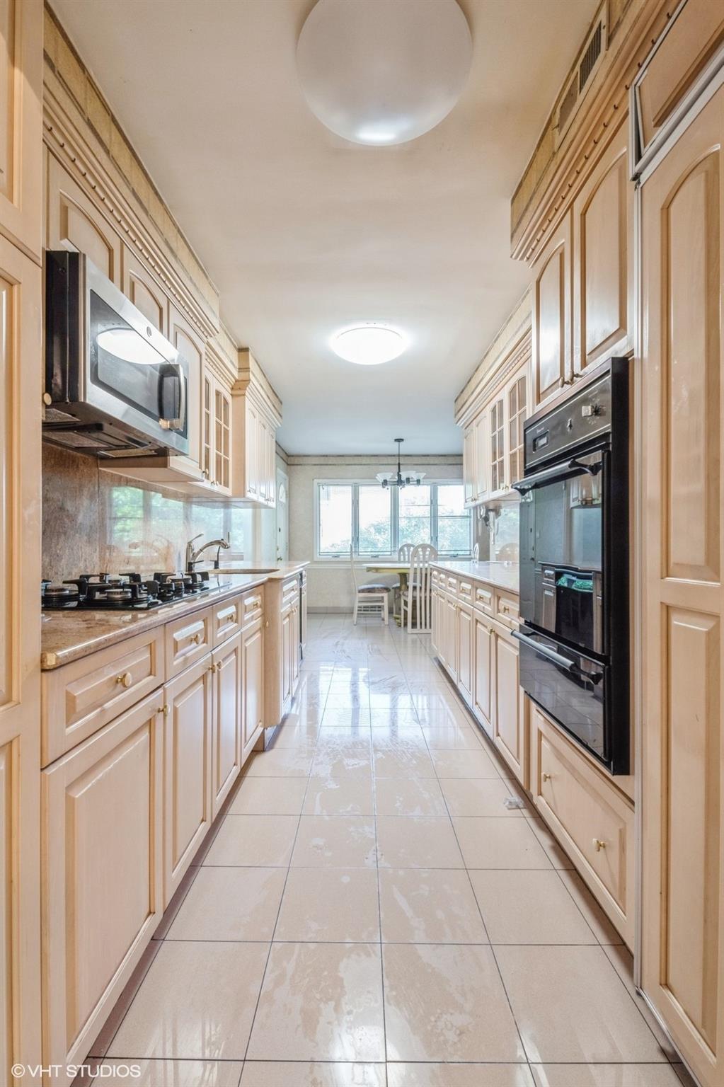 7 Ivy Lane, Lawrence, NY 11559