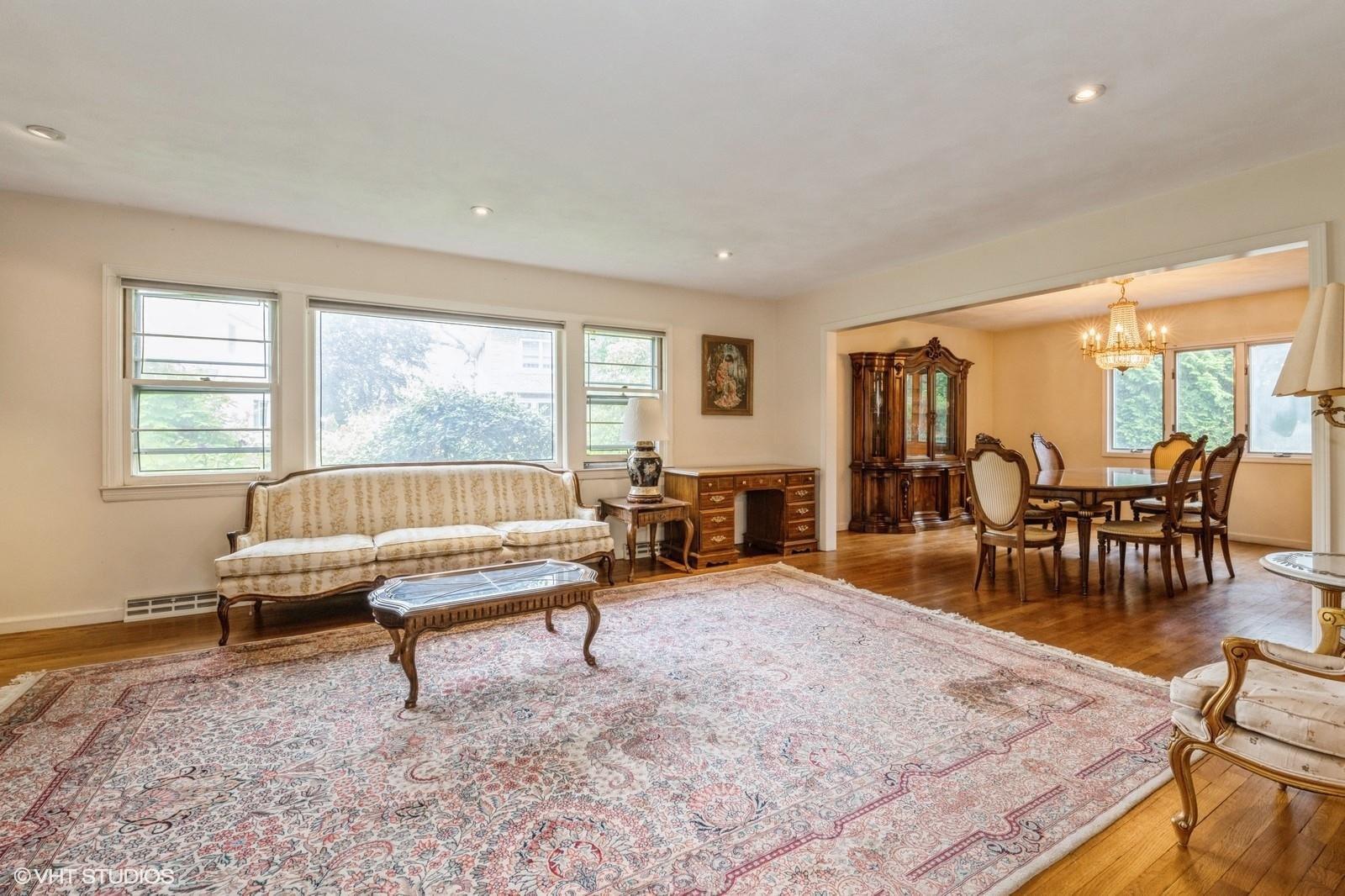 7 Ivy Lane, Lawrence, NY 11559