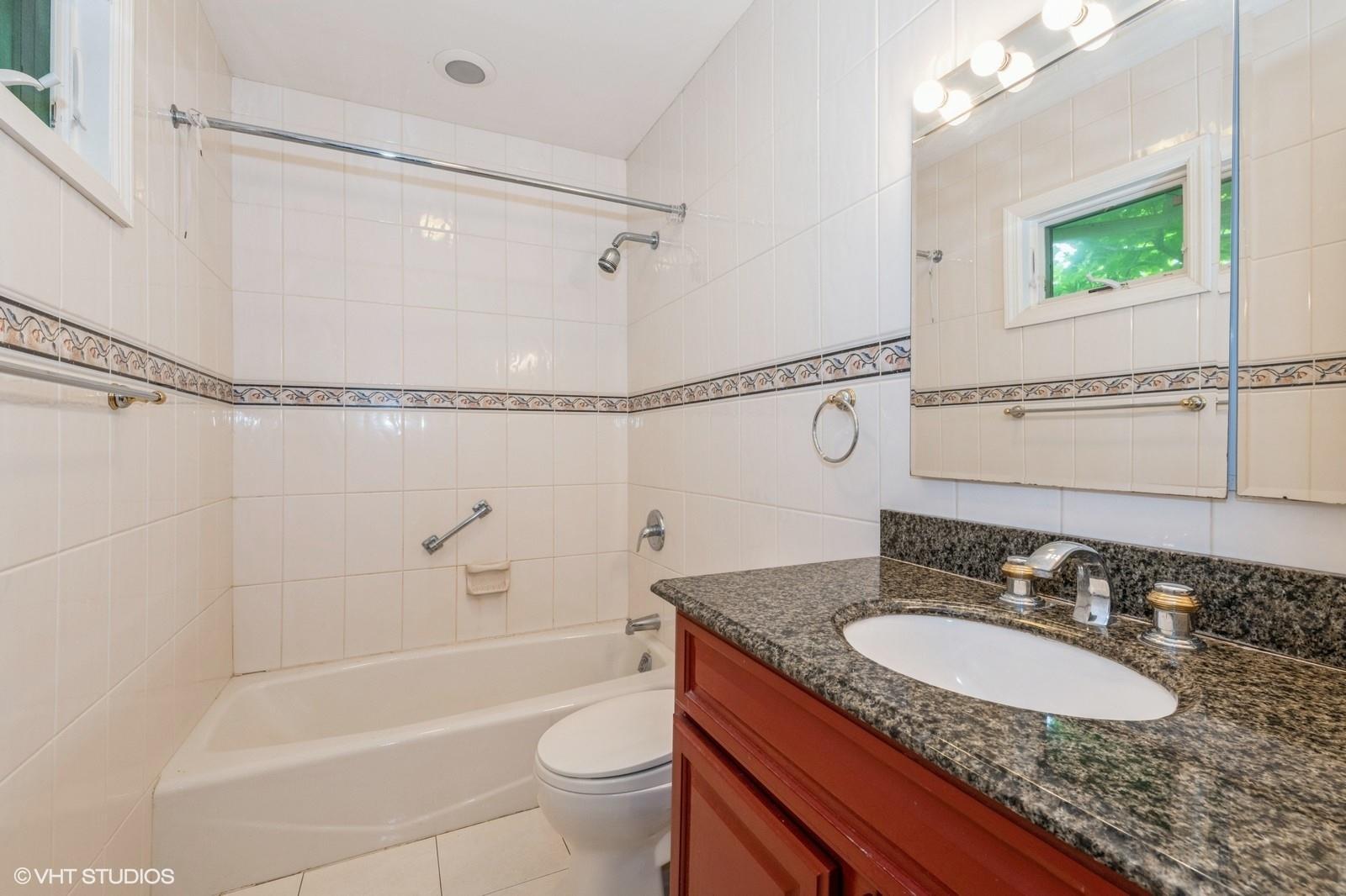 7 Ivy Lane, Lawrence, NY 11559