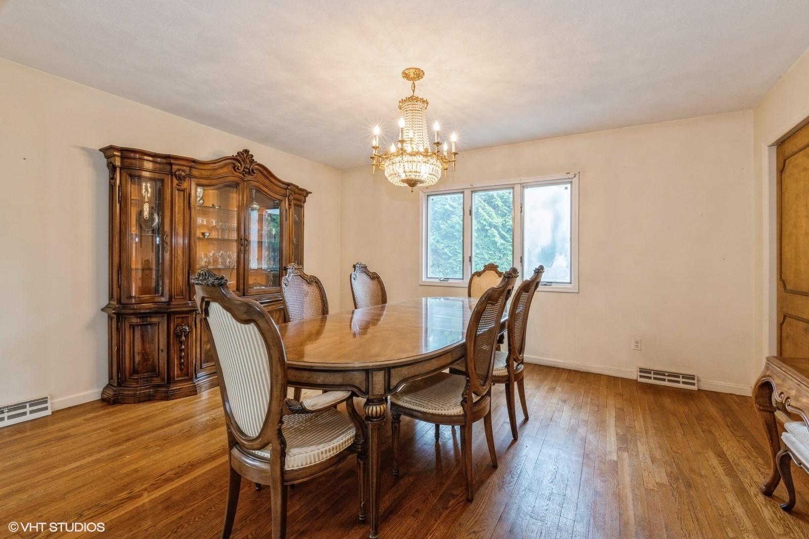 7 Ivy Lane, Lawrence, NY 11559