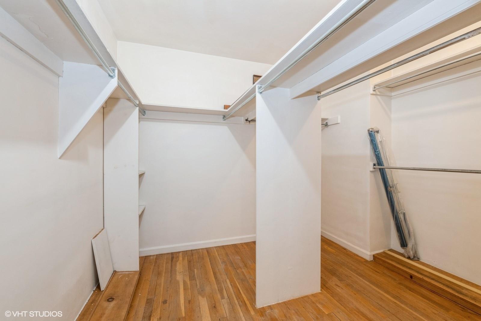 7 Ivy Lane, Lawrence, NY 11559