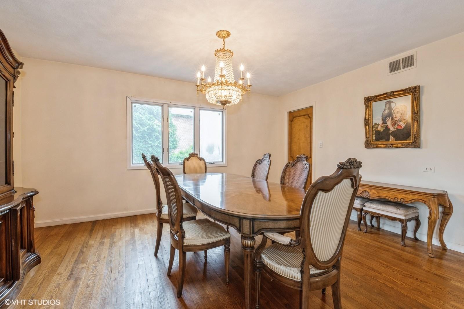 7 Ivy Lane, Lawrence, NY 11559