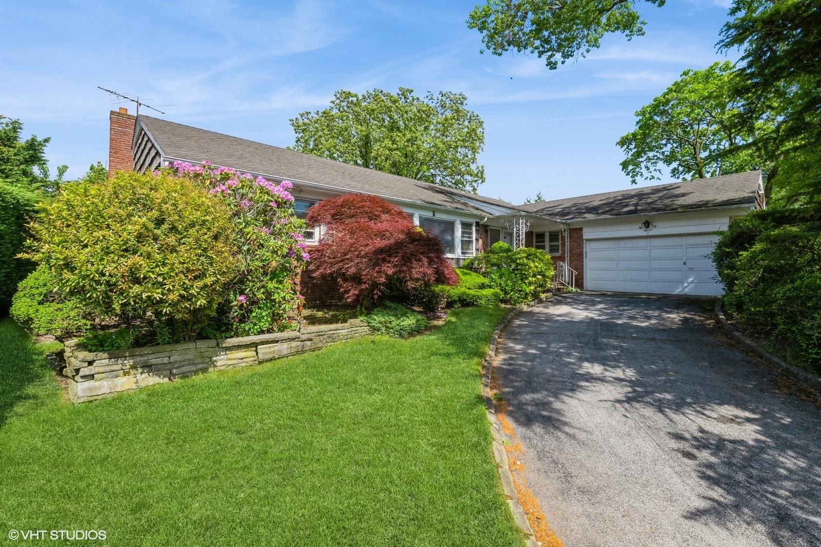 7 Ivy Lane, Lawrence, NY 11559