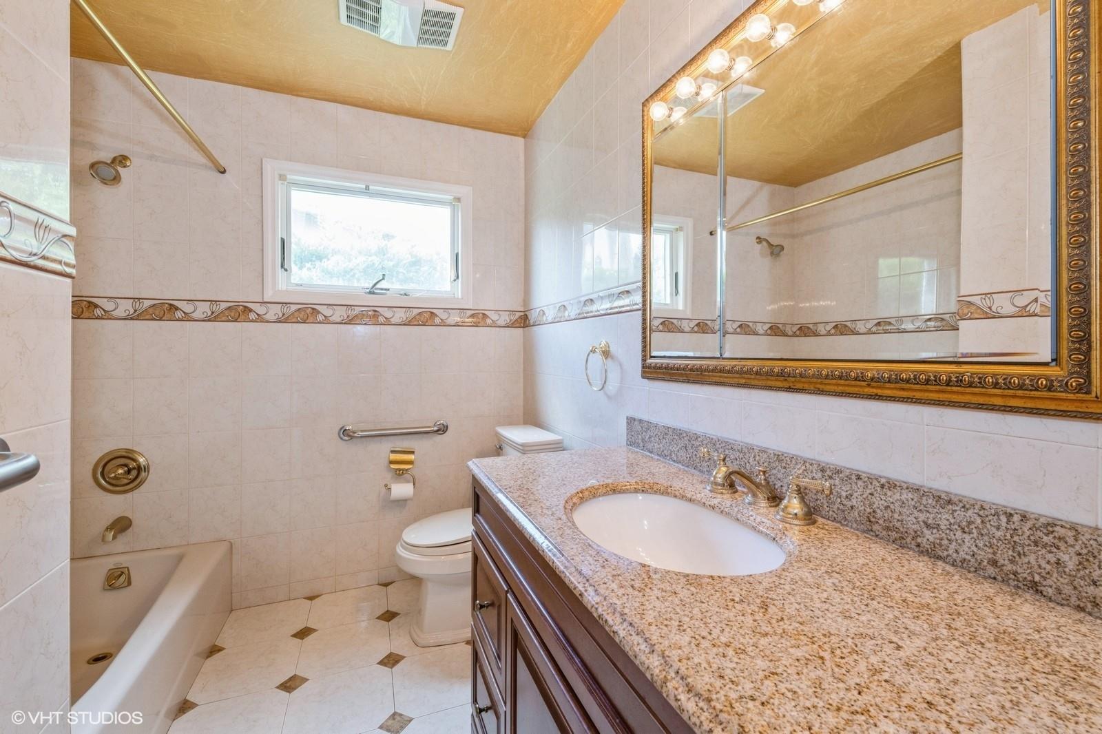 7 Ivy Lane, Lawrence, NY 11559