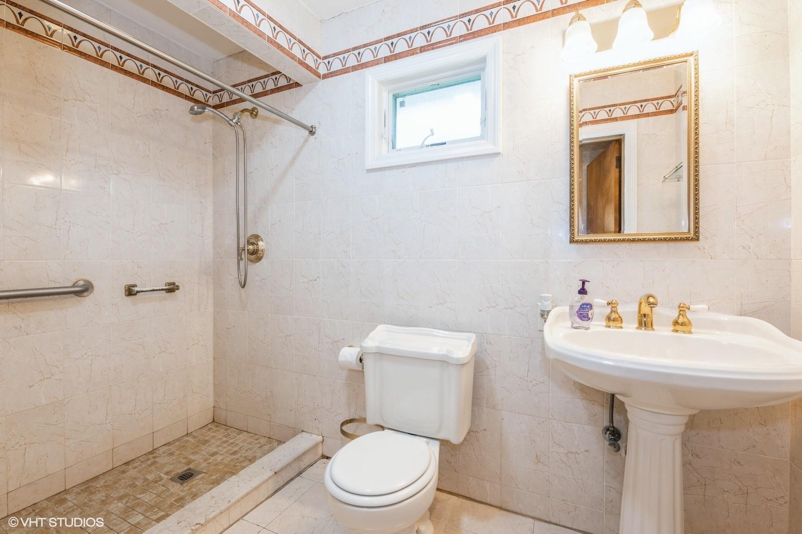 7 Ivy Lane, Lawrence, NY 11559