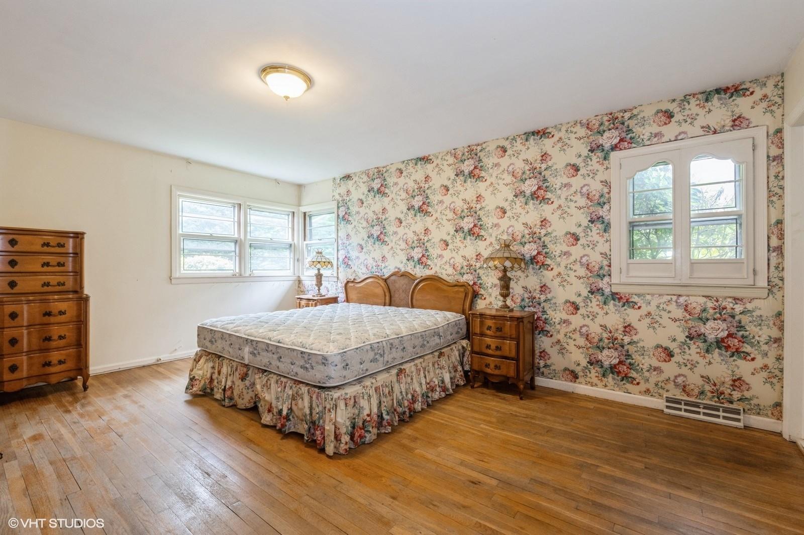 7 Ivy Lane, Lawrence, NY 11559