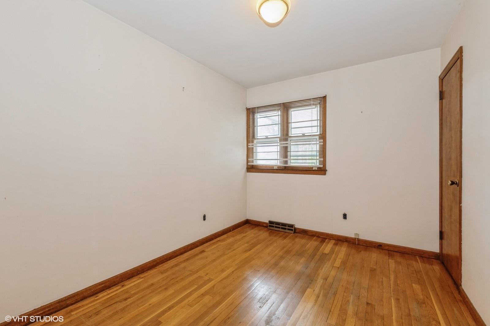 7 Ivy Lane, Lawrence, NY 11559