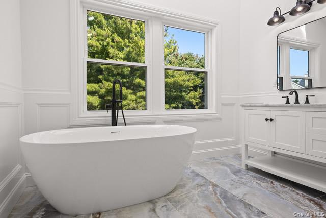 1 Miller Farms Court, Miller Place, NY 11764