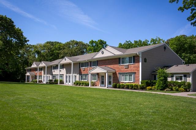 4 Dunstan Place # 404B, Coram, NY 11727