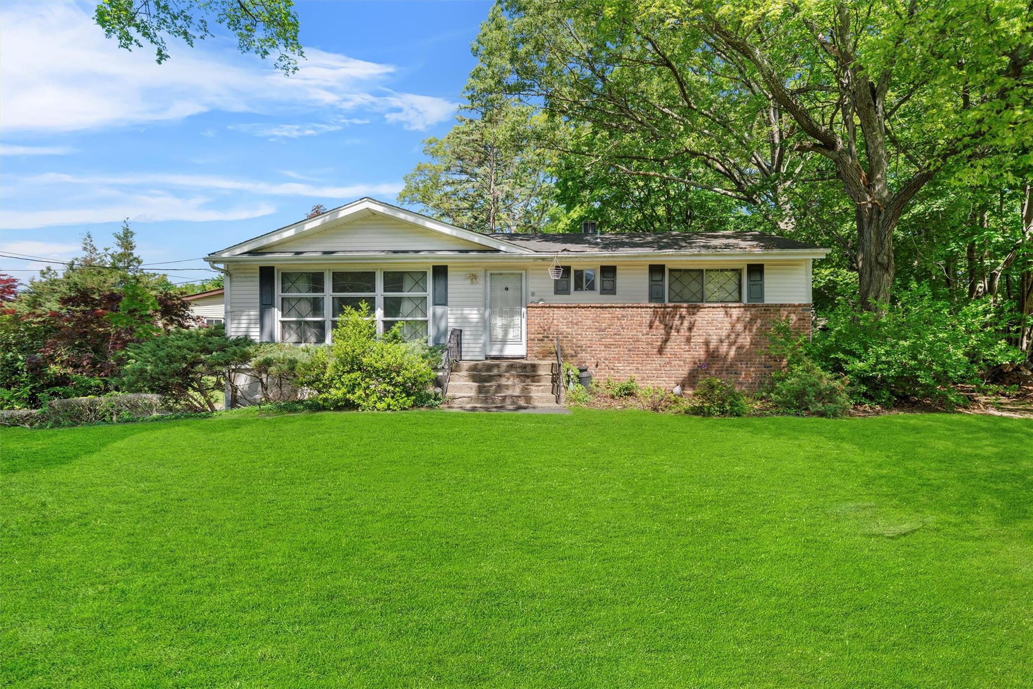 1 Elyise Road, Monsey, NY 10952