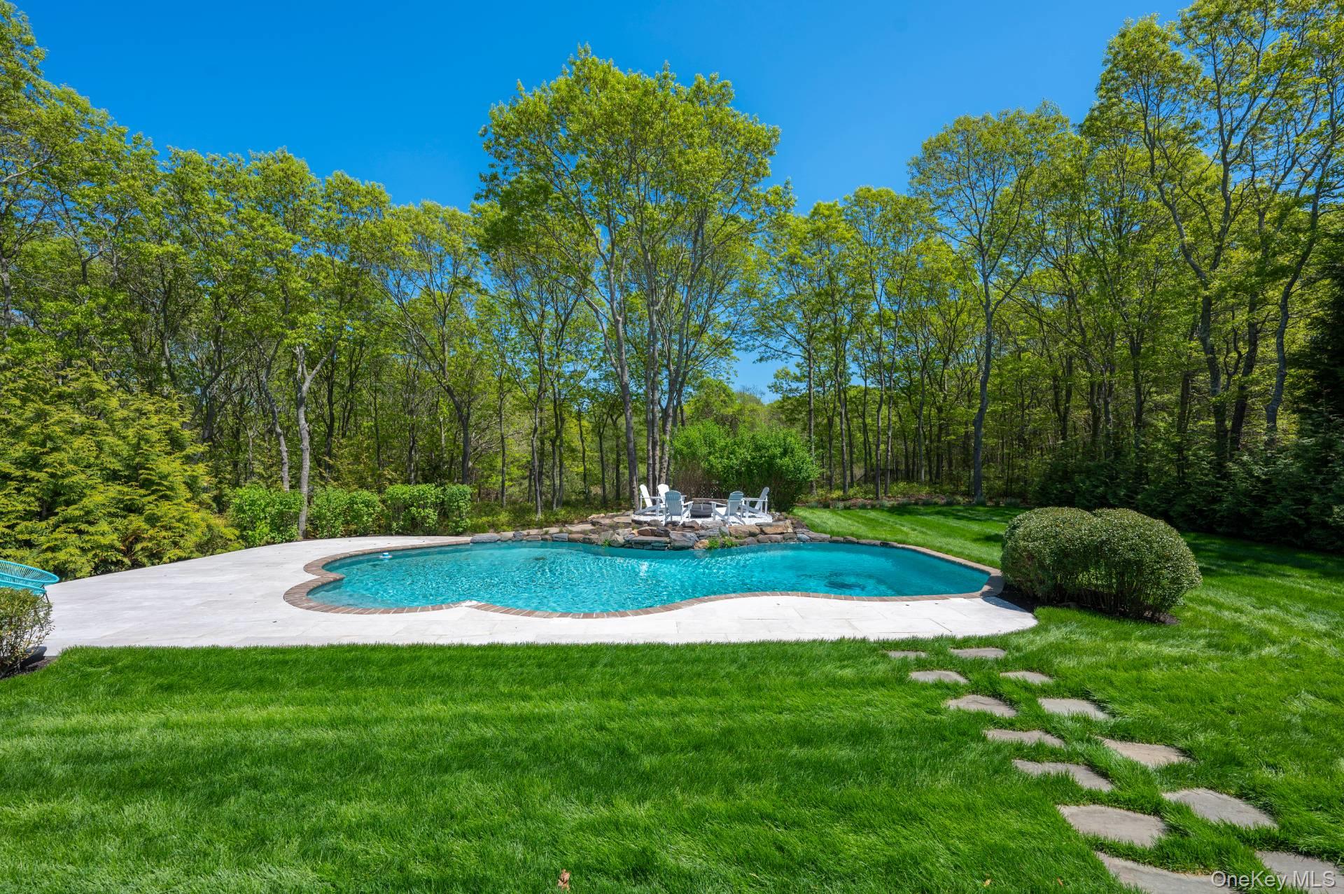 20 Cove Neck Lane, Southampton, NY 11968