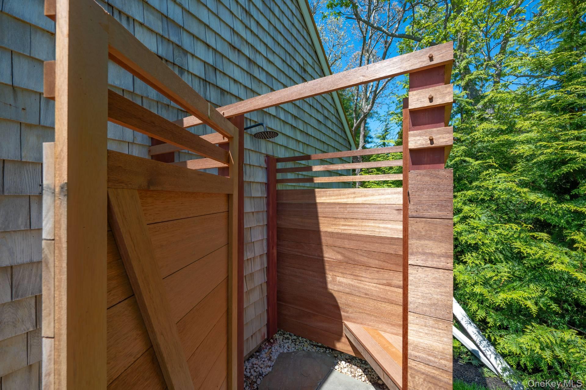 20 Cove Neck Lane, Southampton, NY 11968