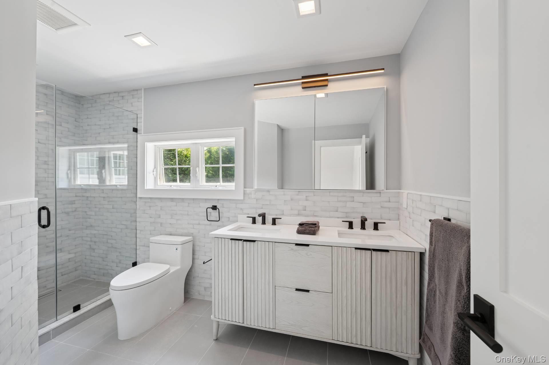 20 Cove Neck Lane, Southampton, NY 11968