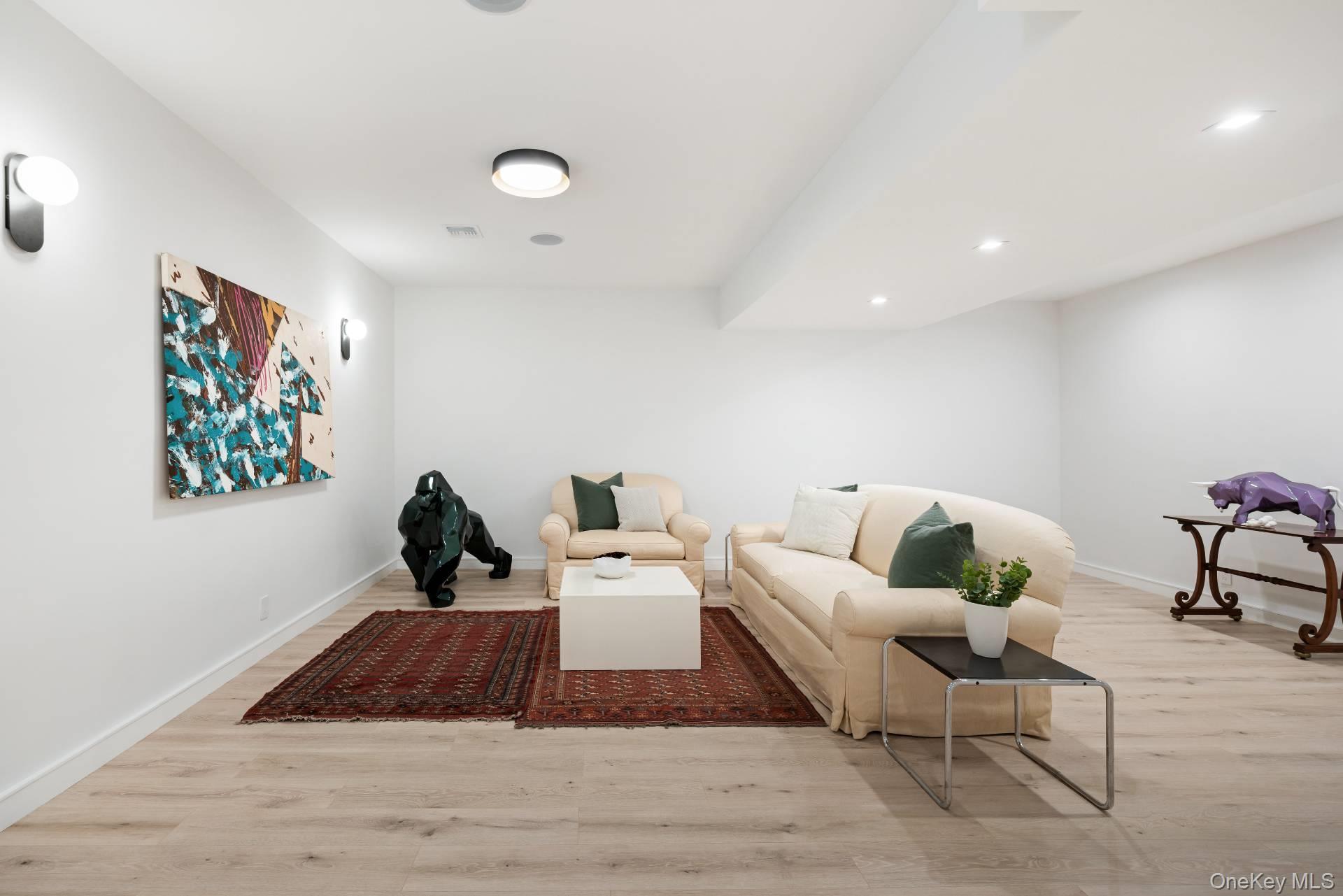 20 Cove Neck Lane, Southampton, NY 11968