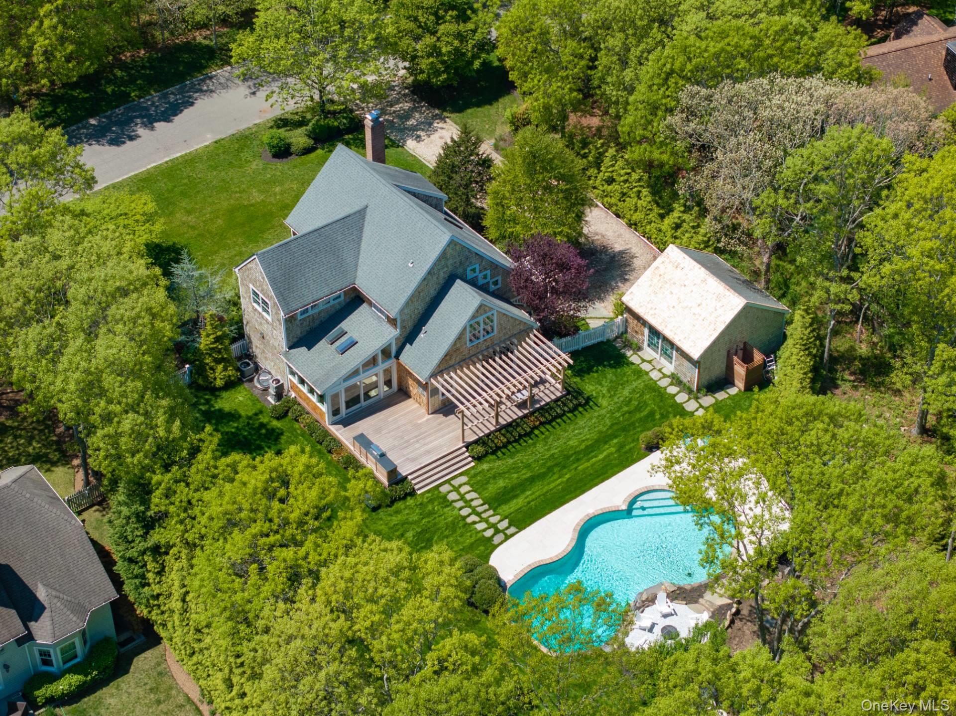 20 Cove Neck Lane, Southampton, NY 11968