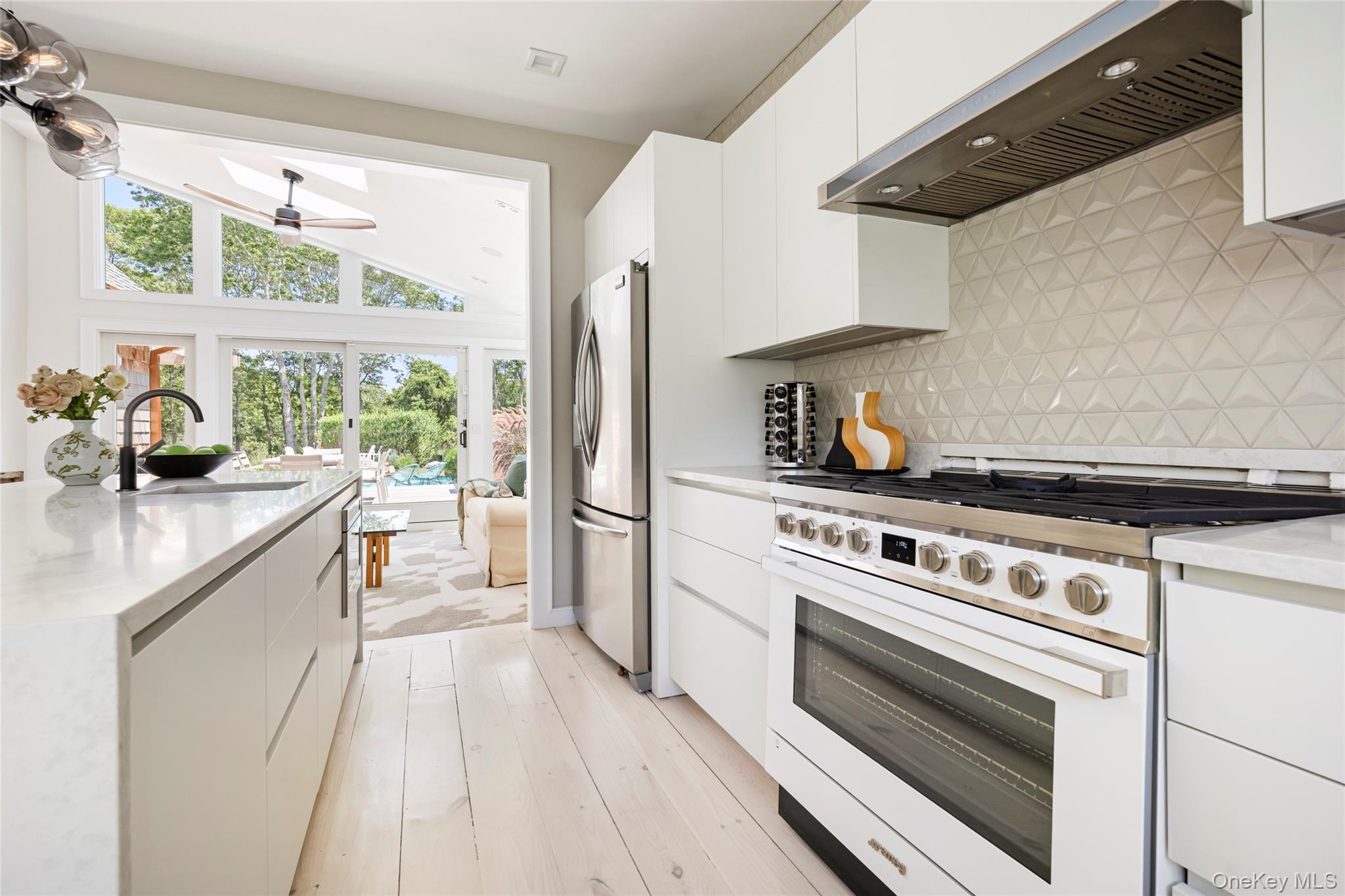 20 Cove Neck Lane, Southampton, NY 11968