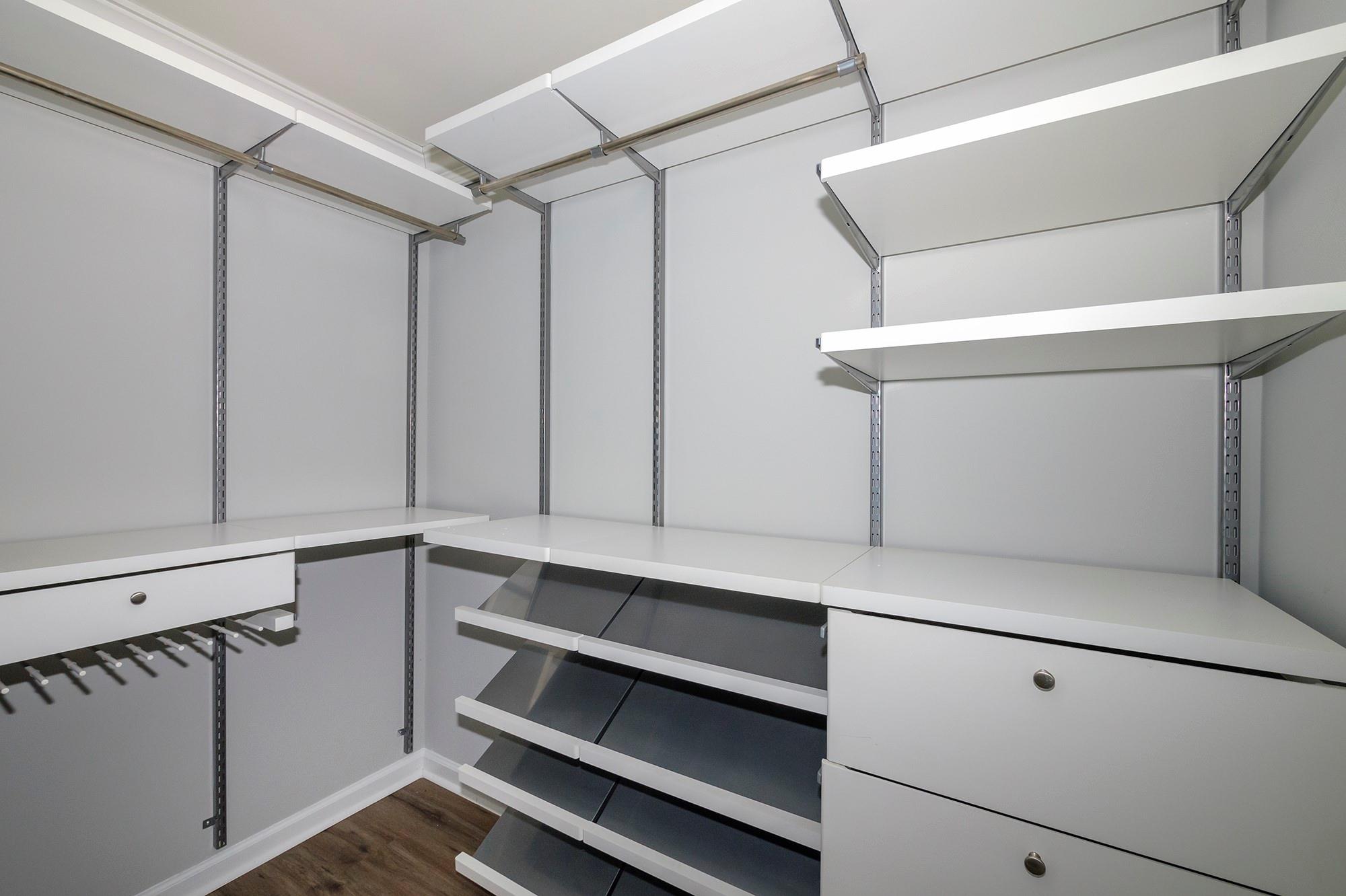 2200 Dolphin Lane # 1105, Holbrook, NY 11741