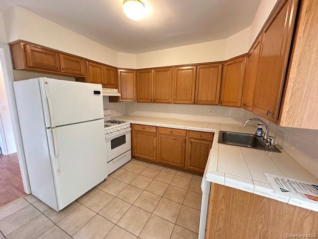 54 Hickory Road # 2nd Fl, Port Washington, NY 11050