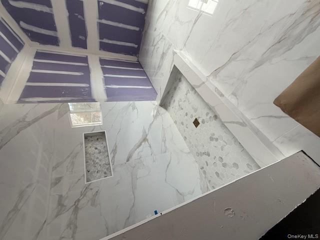 85 Roundtree Drive, Plainview, NY 11803