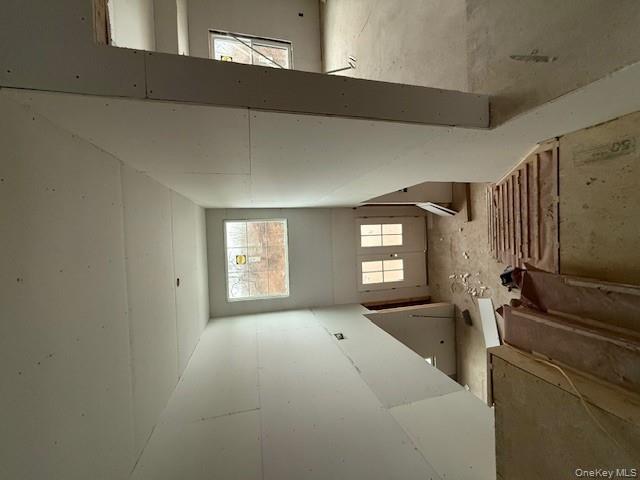 85 Roundtree Drive, Plainview, NY 11803