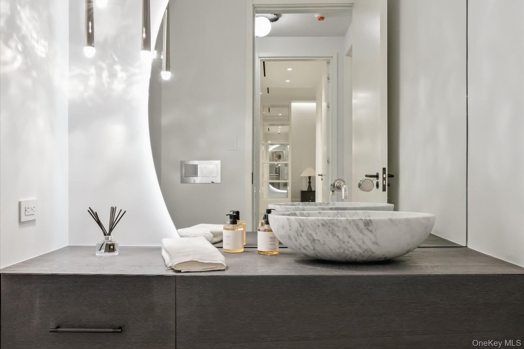 43 Old Orchard Lane, East Hampton, NY 11937