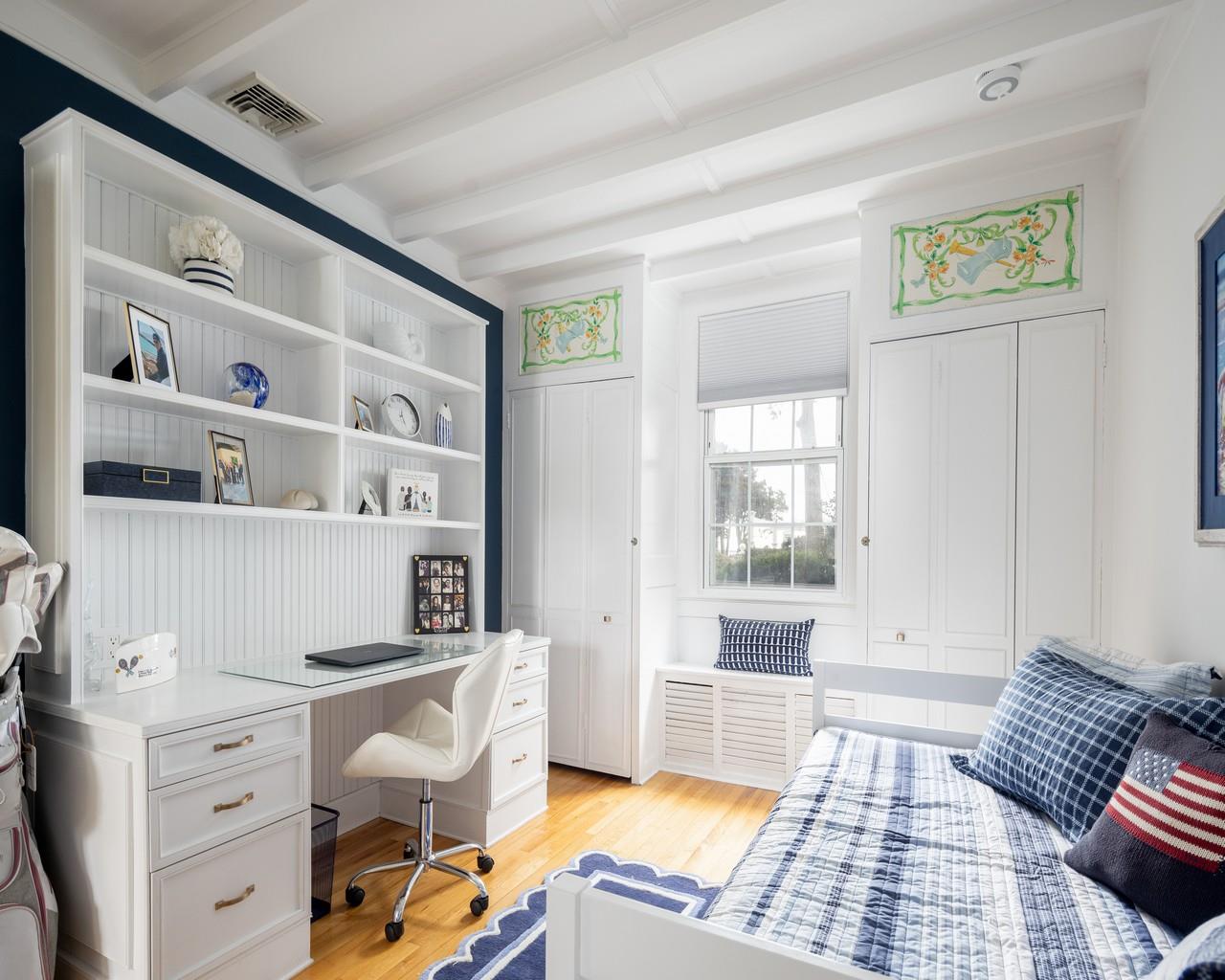 16 Point Road, Bellport Village, NY 11713