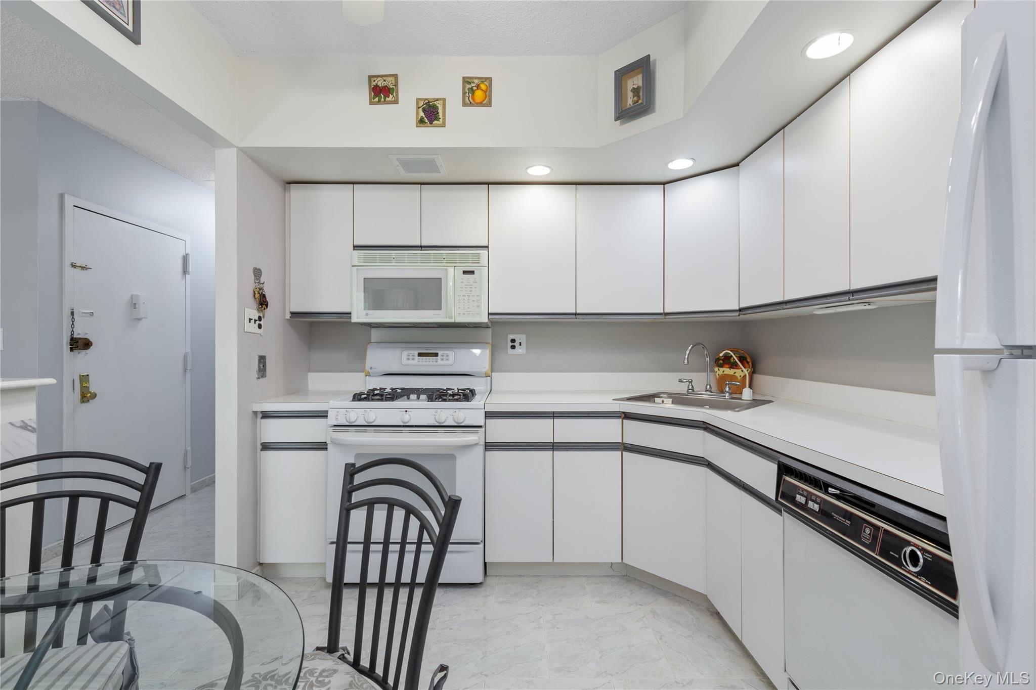 71-28 Sutton Place # 3, Flushing, NY 11365