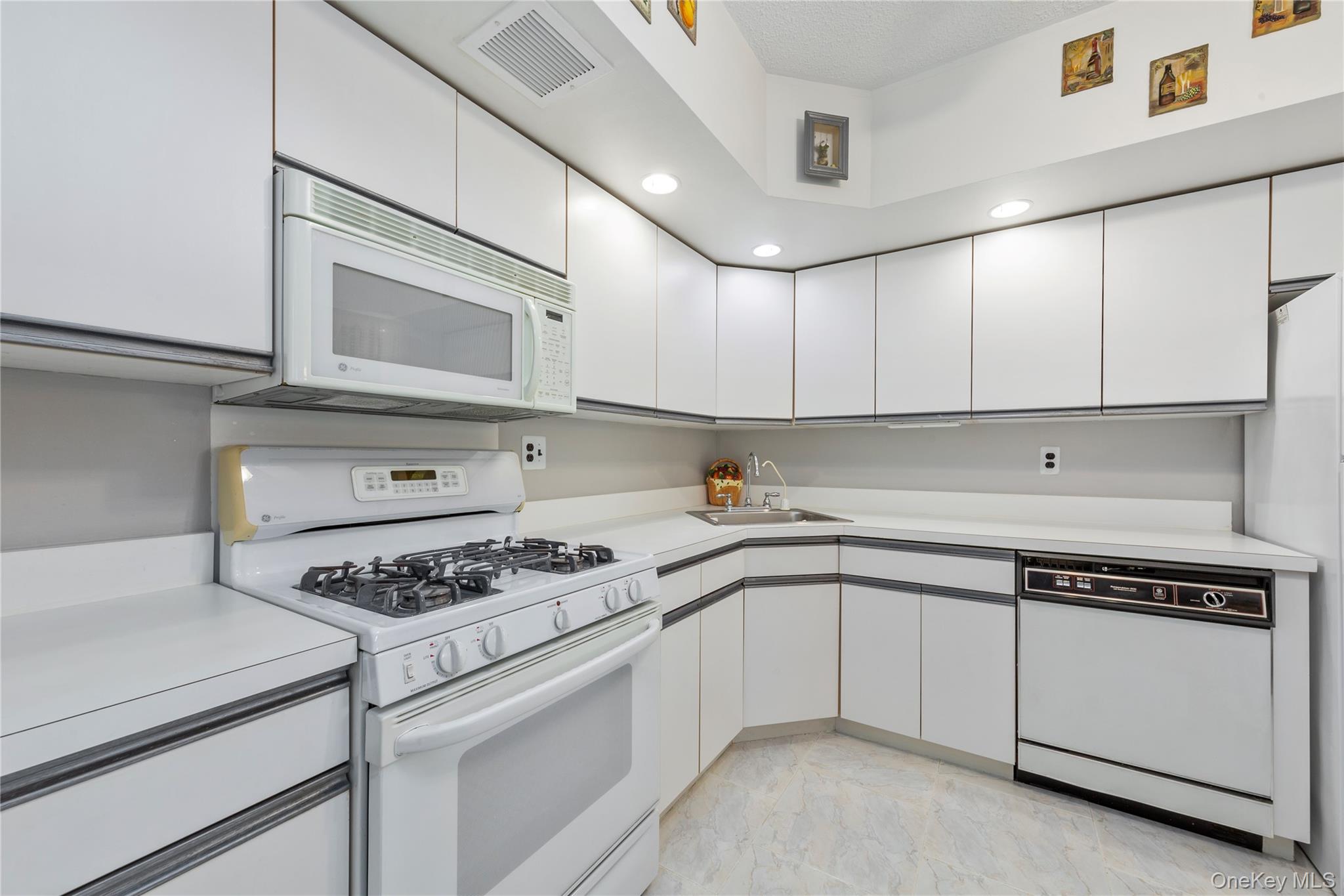 71-28 Sutton Place # 3, Flushing, NY 11365