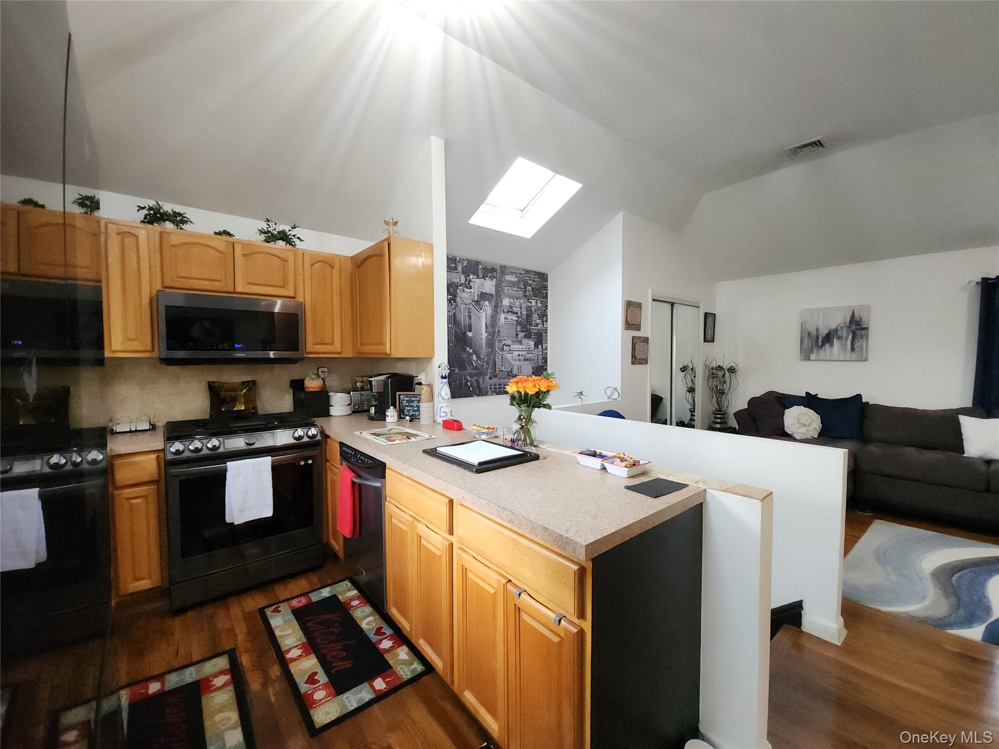 101 Longstreet Avenue, Bronx, NY 10465