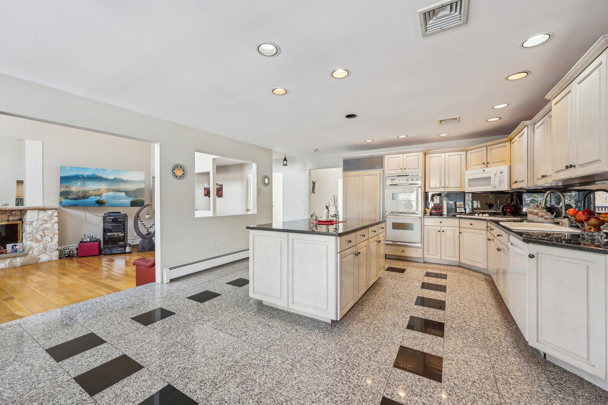 1 Deforest Court, West Nyack, NY 10994