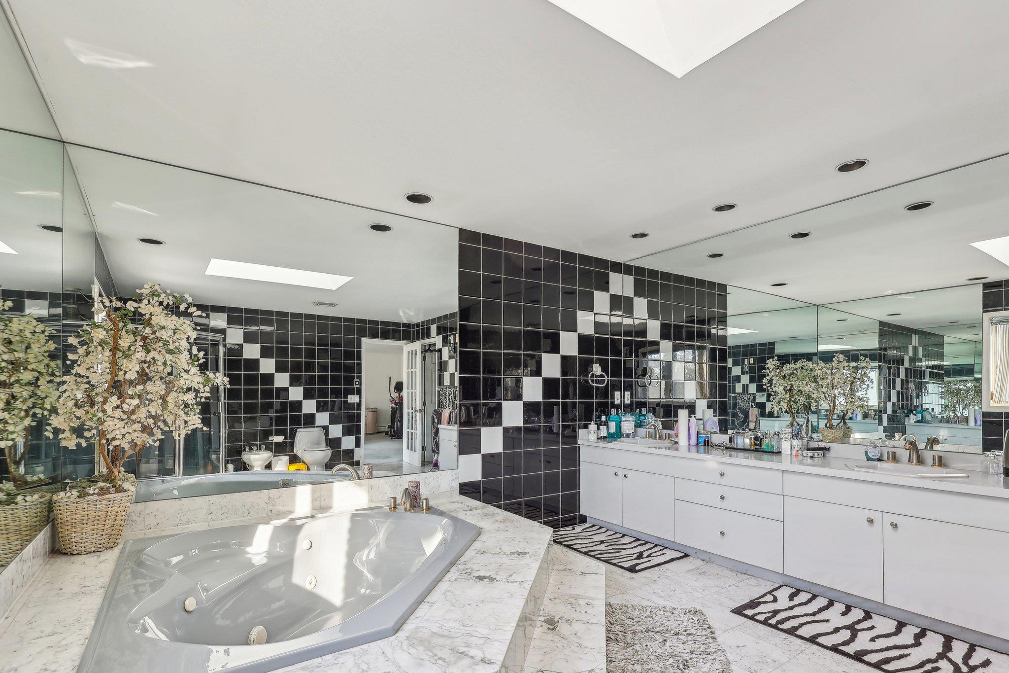 1 Deforest Court, West Nyack, NY 10994