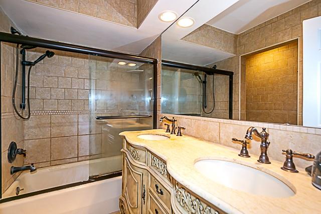 21 Canterbury Road # 0, Great Neck, NY 11021