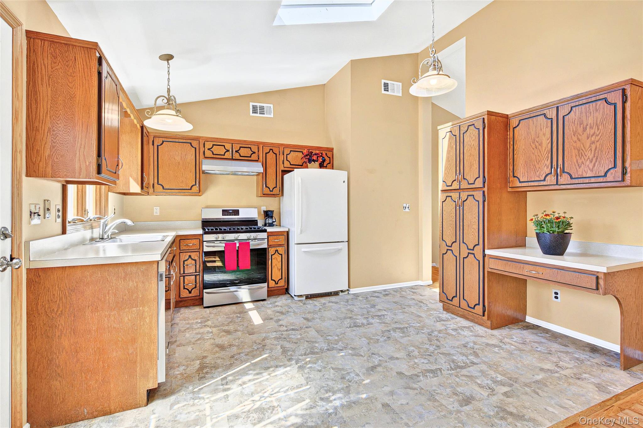 8 Skinner Court, Tomkins Cove, NY 10986