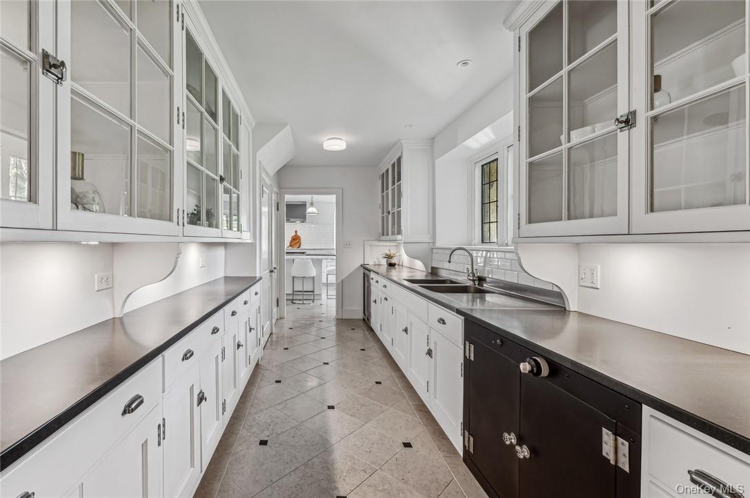 3 Loden Lane, Purchase, NY 10577