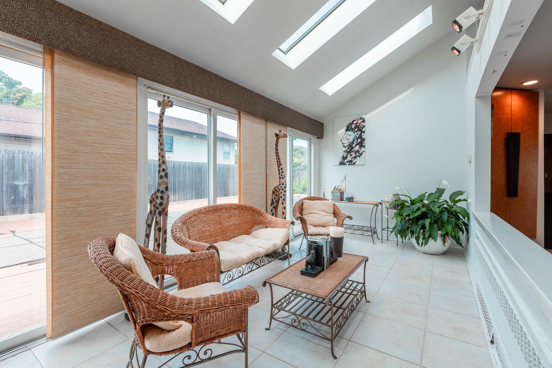 11 Woodside Avenue, Islip, NY 11751