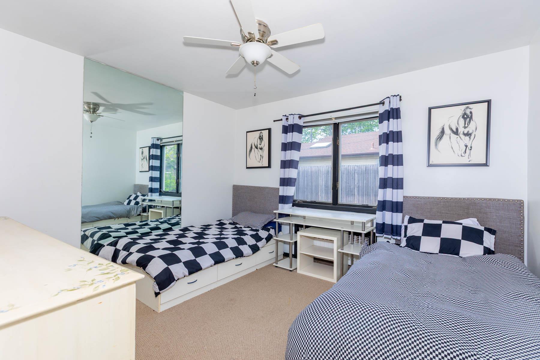 11 Woodside Avenue, Islip, NY 11751