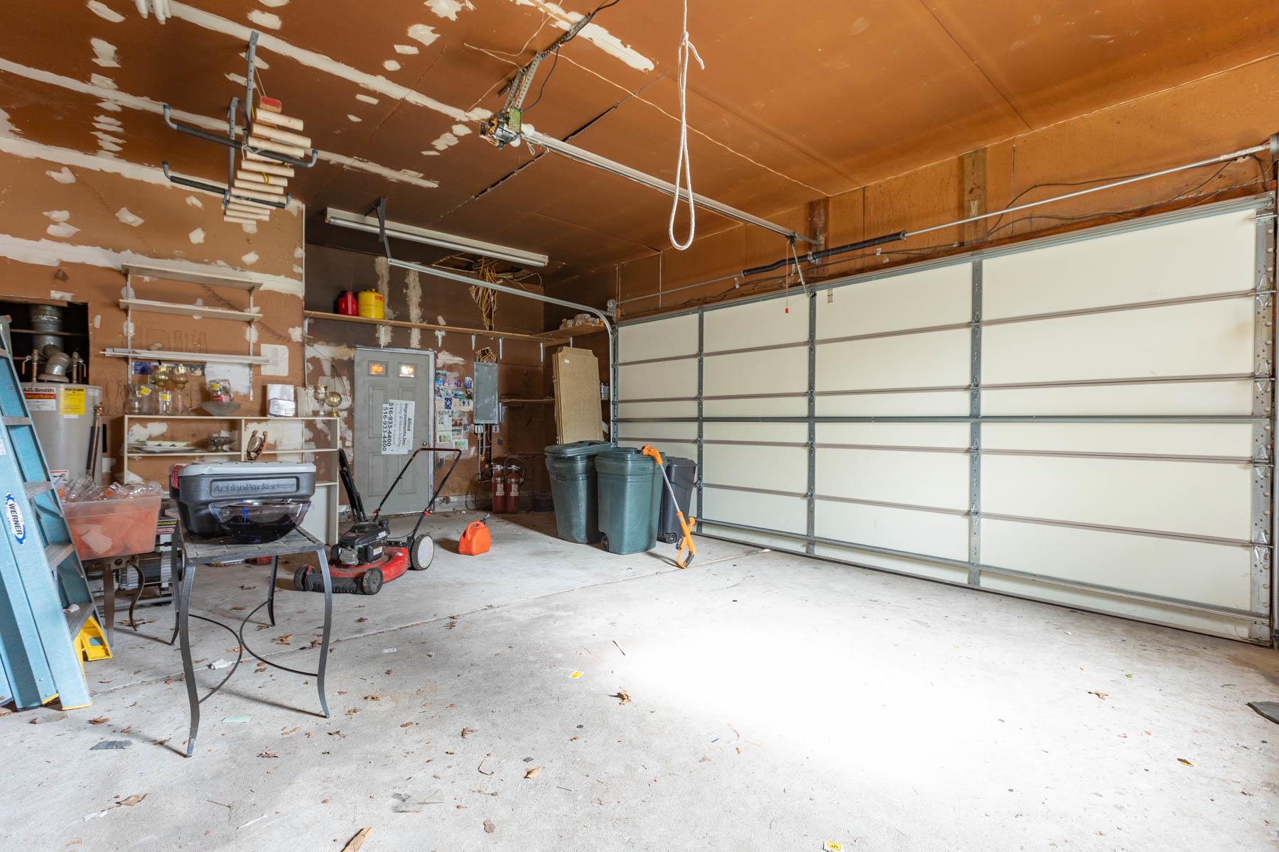 11 Woodside Avenue, Islip, NY 11751