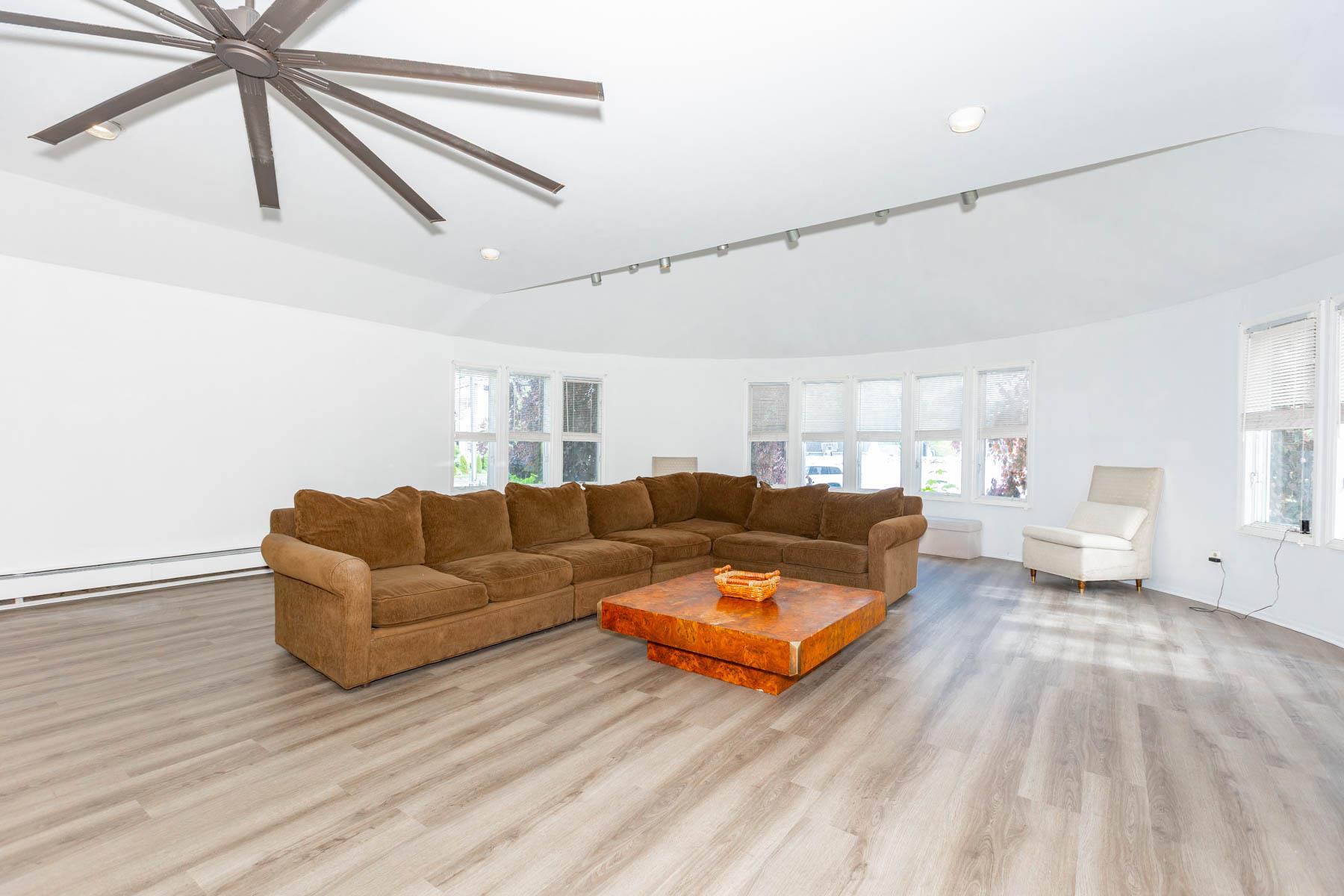 11 Woodside Avenue, Islip, NY 11751