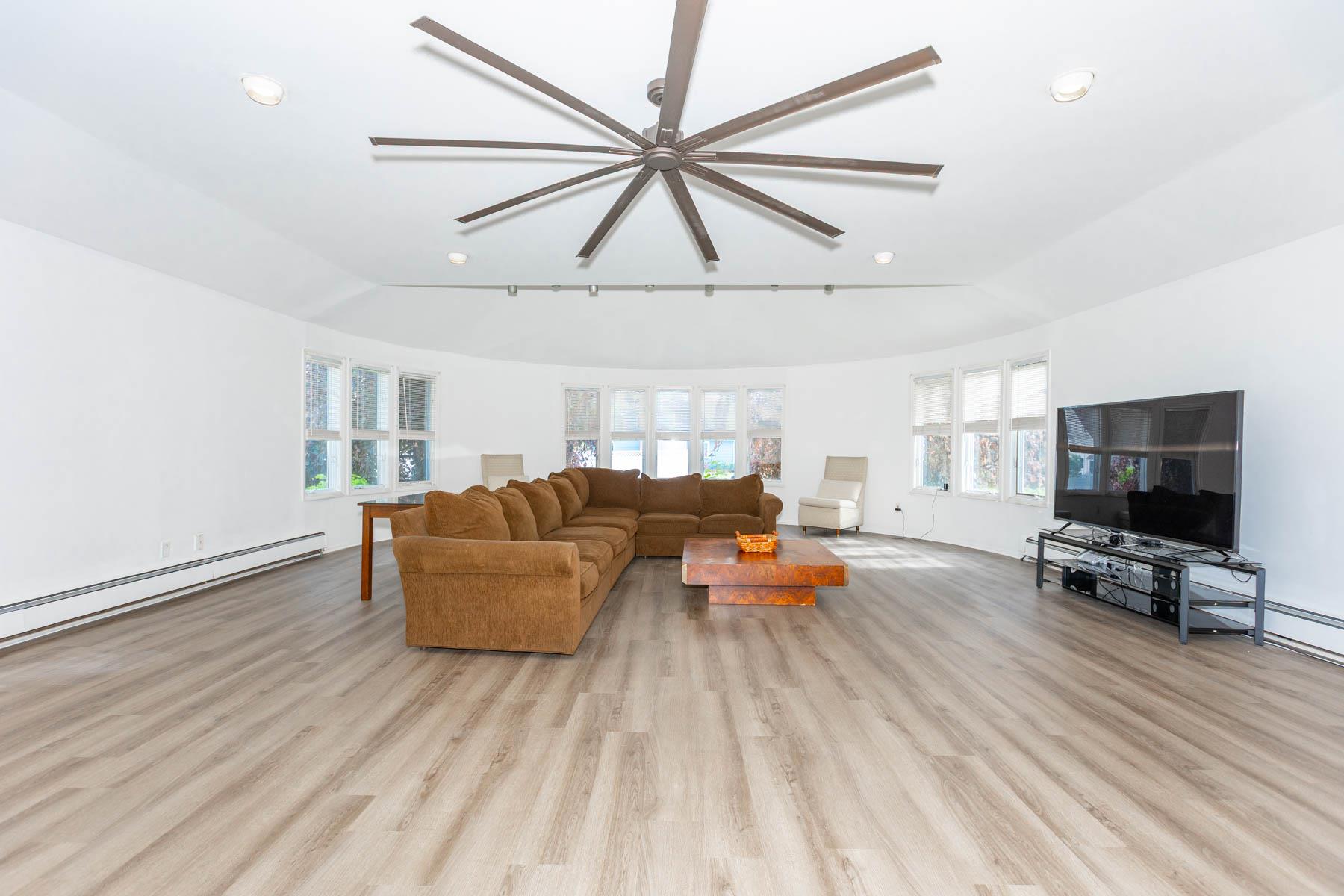 11 Woodside Avenue, Islip, NY 11751