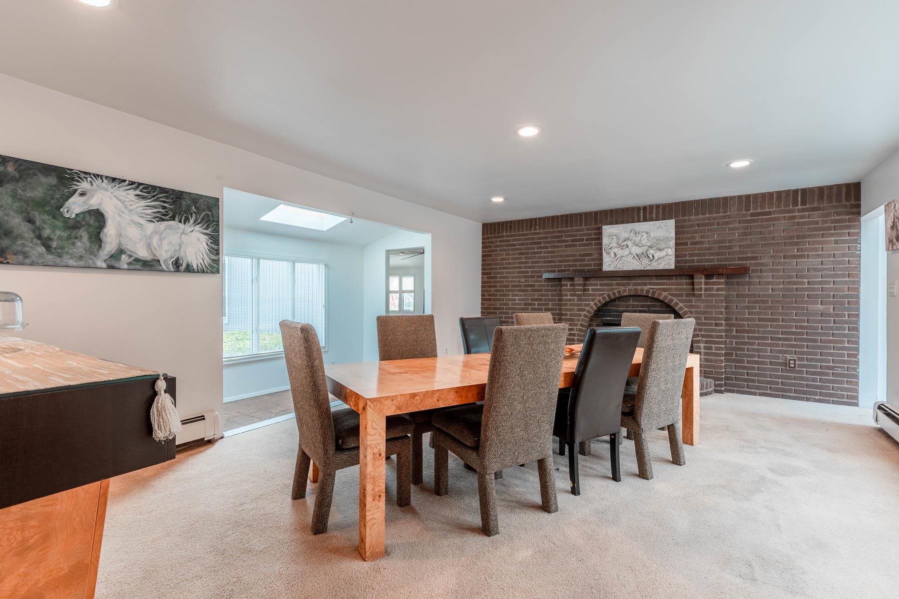 11 Woodside Avenue, Islip, NY 11751